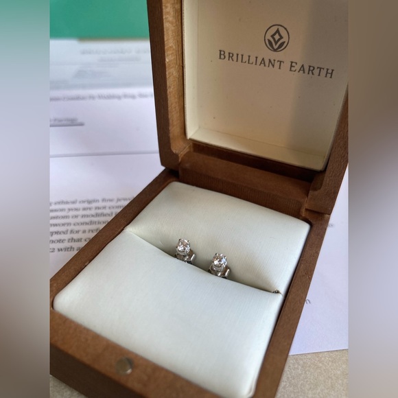 BRAND NEW ! 14K WHITE GOLD DIAMOND STUD EARRINGS ( 0,16 oct.) - Picture 12 of 17